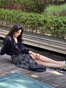 DUO 智仙生 黑标百分佰羊毛深麻灰和嫩草绿大v领厚厚的时髦毛衣