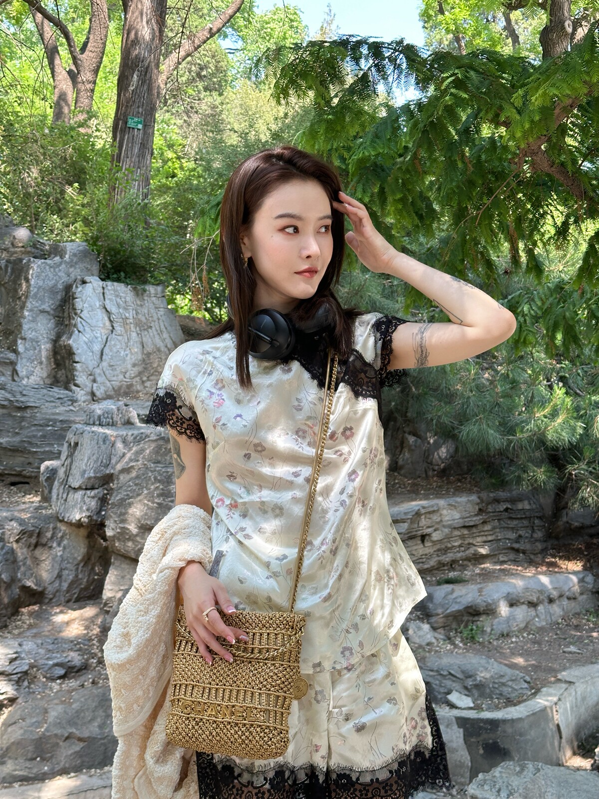 DUO黑标紫金碎花风暴 醋酸镭射碎花睫毛蕾丝新中式旗袍上衣和短裤