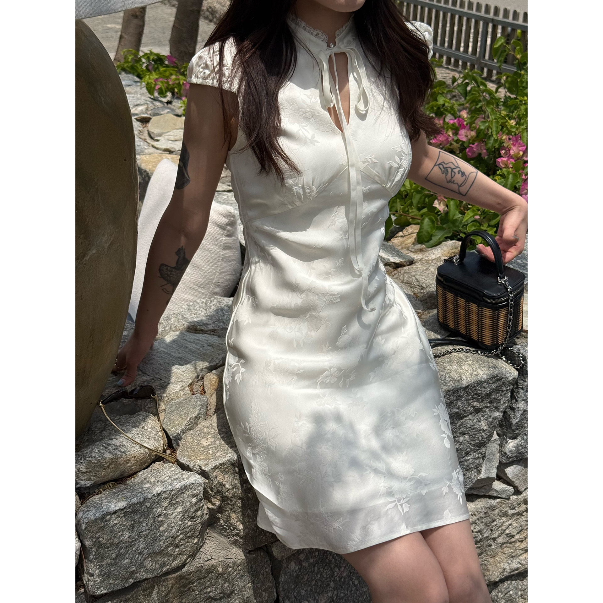 DUO智仙生 黑标 鸣鹤子和 野蔷薇提花白色法式茶歇改良旗袍