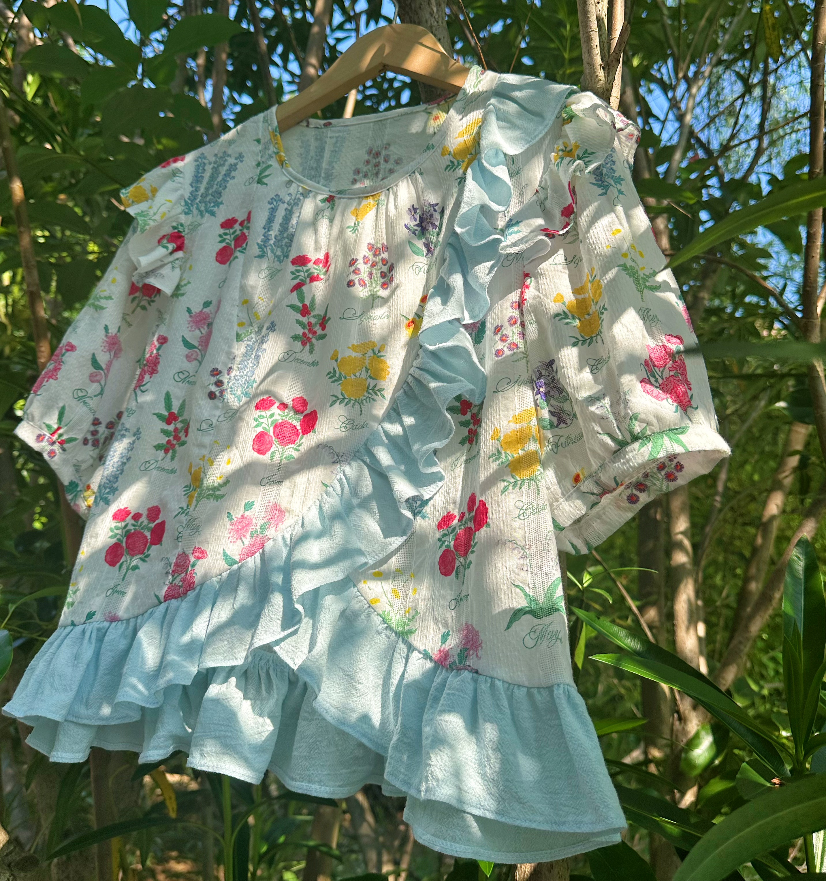手作孤品 夏日温柔花柄棉柔蓝色花边森系上衣衬衫-