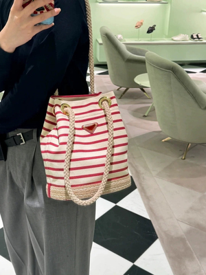 FBAG网红同款春夏新品条纹抽绳水桶包大容量通勤女单肩腋下包