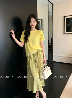 Gardenia 法式设计感黄色网纱拼接短袖T恤女温柔碎花直筒半裙套装