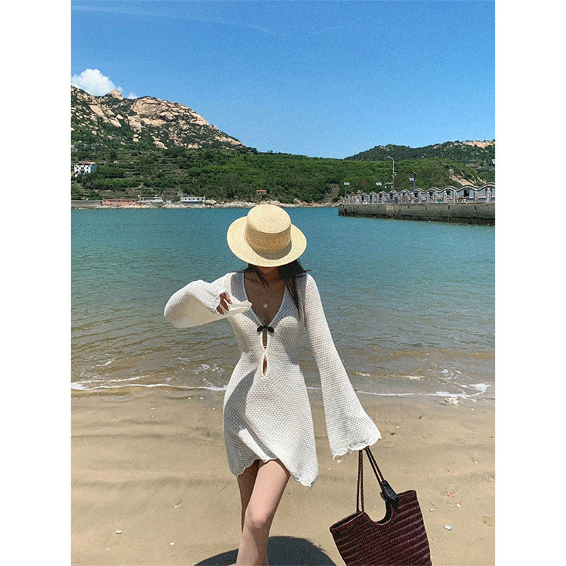 Gardenia 纹理感镂空V领喇叭长袖连衣裙女海边性感修身针织长裙子