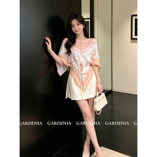Gardenia 韩系甜美减龄印花方巾上衣女复古温柔垂坠感一字肩小衫
