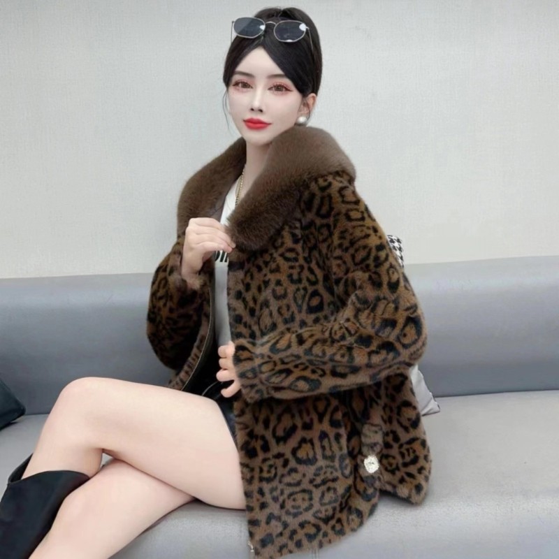 2023新版短款豹纹连帽仿水貂毛时尚百搭学院风夹克皮毛一体外套女