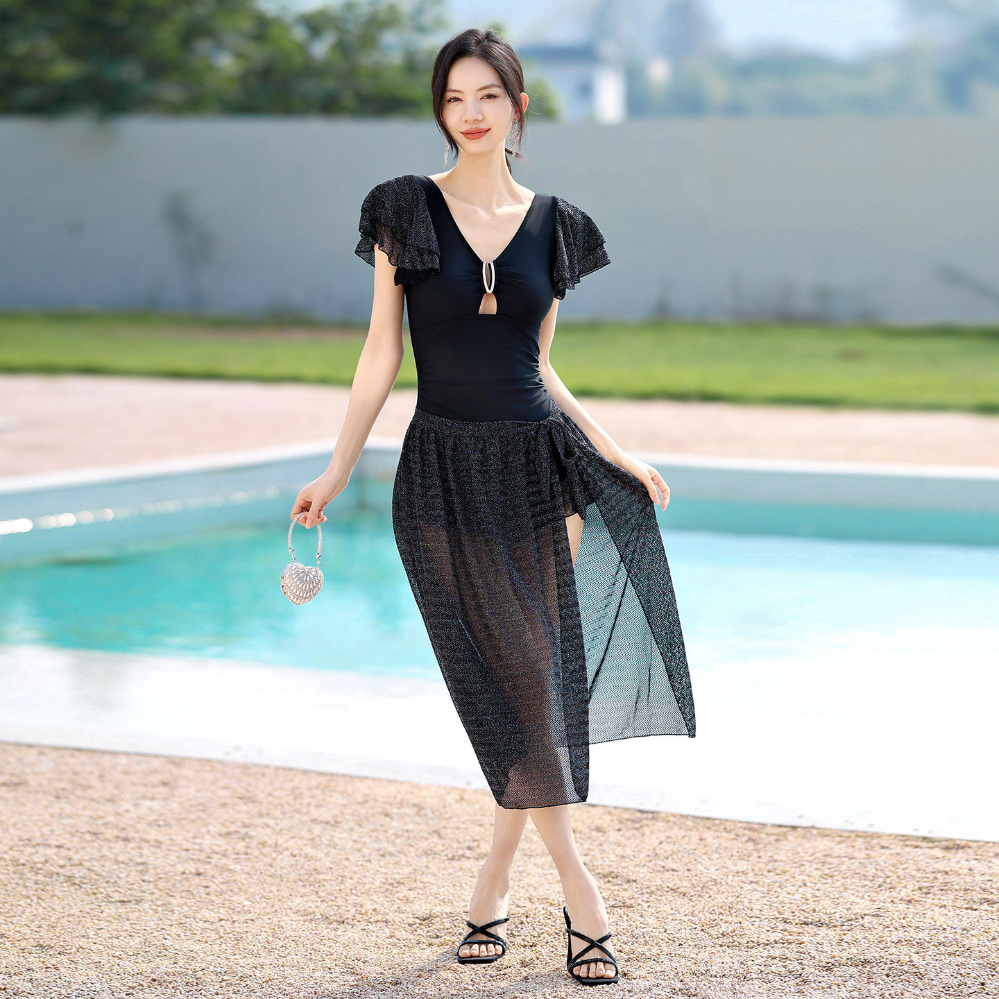 泳衣女夏保守泡温泉度假2026新款显瘦黑简约款女士连体两件套泳装