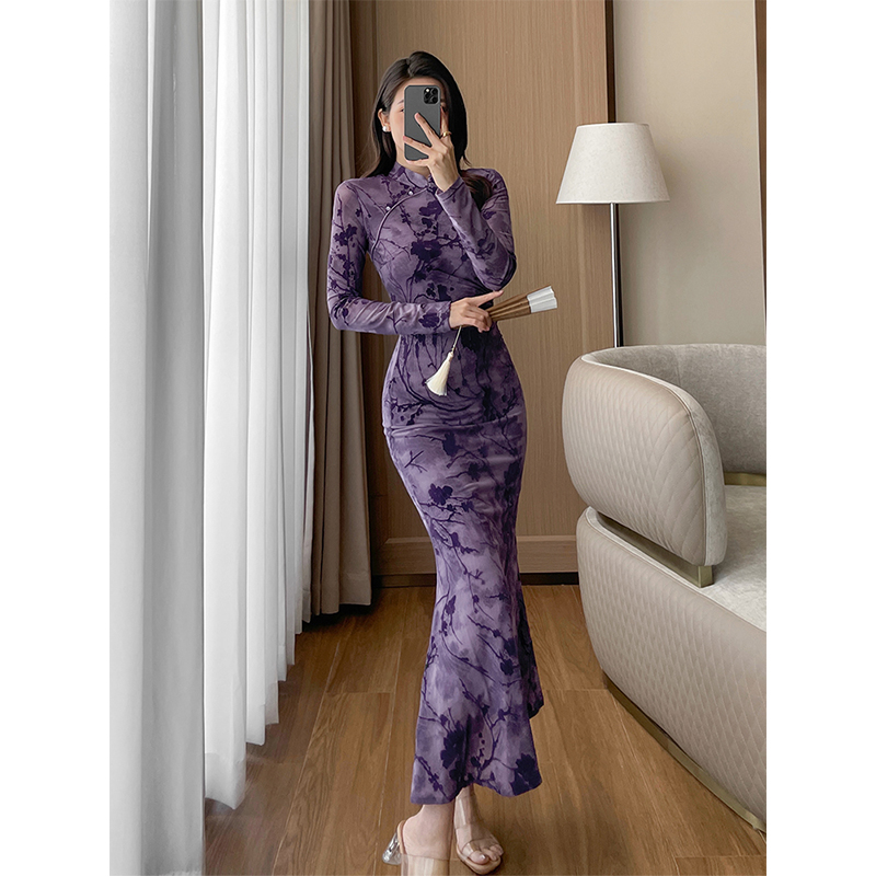 丝绒烧花改良版旗袍连衣裙秋季新款新中式立领长袖镂空修身长裙女