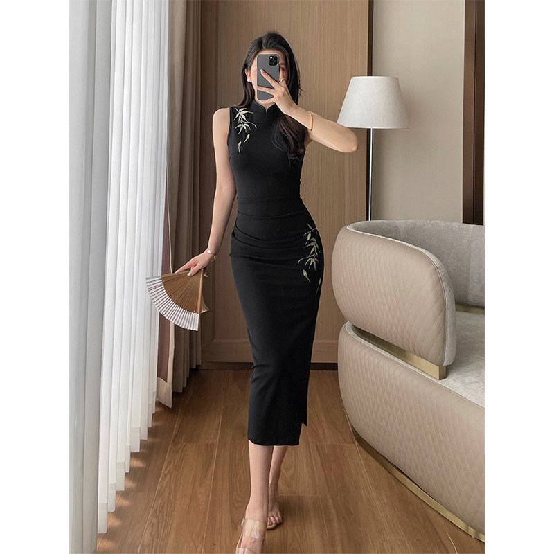 黑色竹子刺绣改良版旗袍女夏新款立领无袖褶皱开叉修身显瘦连衣裙