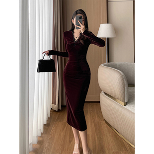 丝绒拼接蕾丝连衣裙女秋冬新款 显瘦中长裙 女人味V领扭结收腰修身