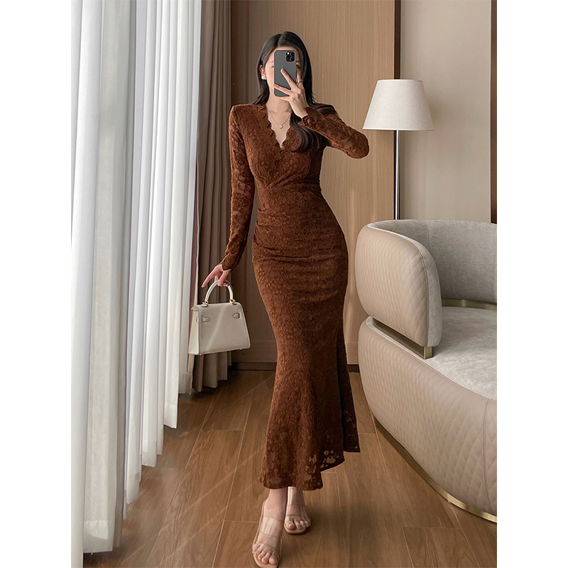 V领修身内搭蕾丝加绒加厚连衣裙