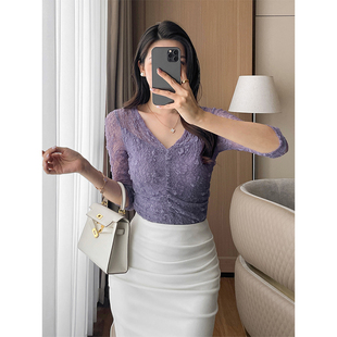 紫色蕾丝薄款上衣女夏季新款轻奢高级感时尚洋气V领中袖弹力T恤女