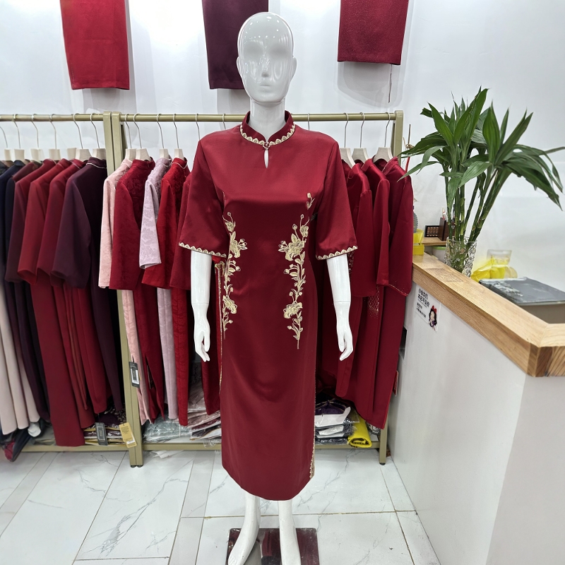 酒红色醋酸刺绣中式旗袍连衣裙