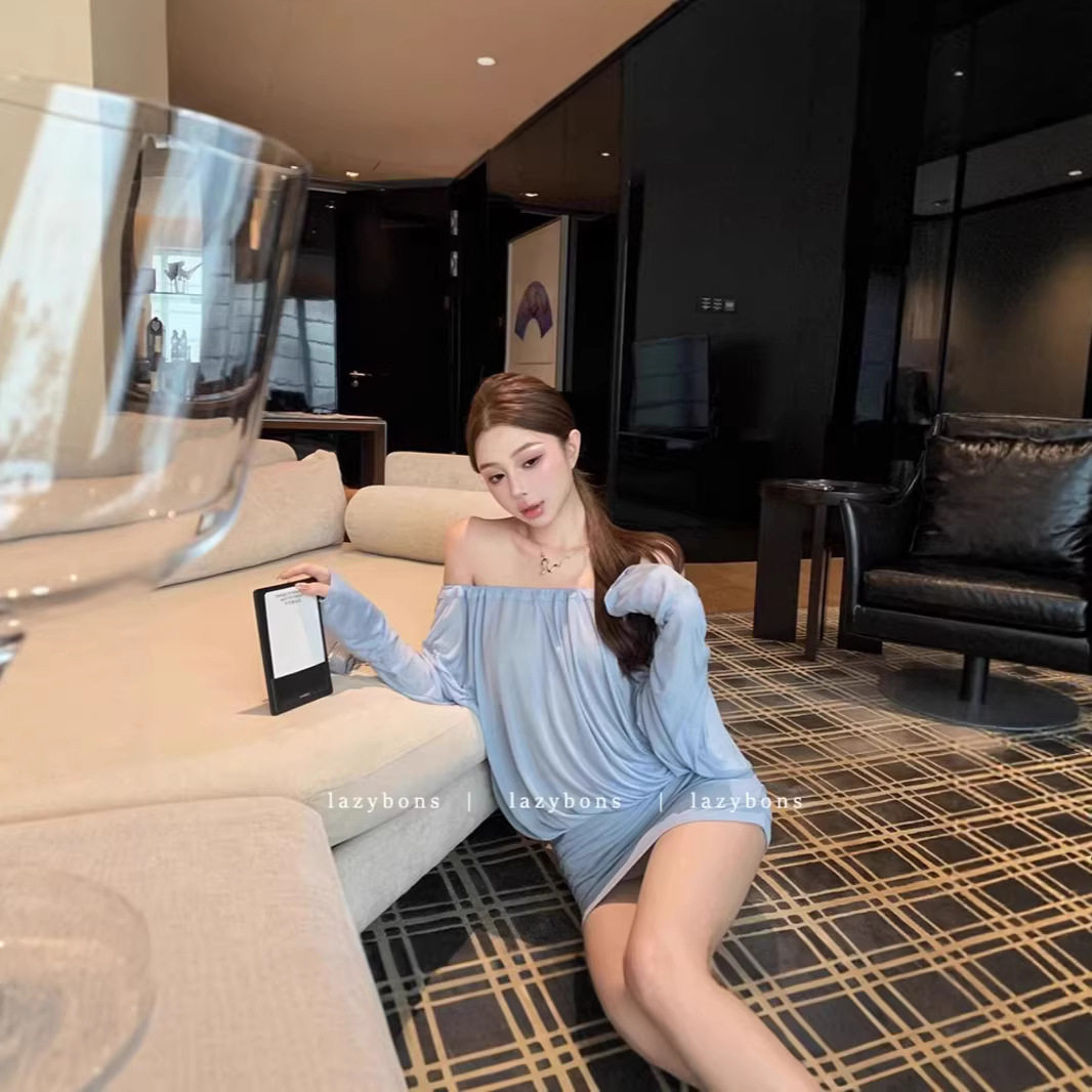 一字肩长袖连衣裙女秋季蓝色显瘦收腰裙子蝙蝠袖纯欲辣妹包臀短裙