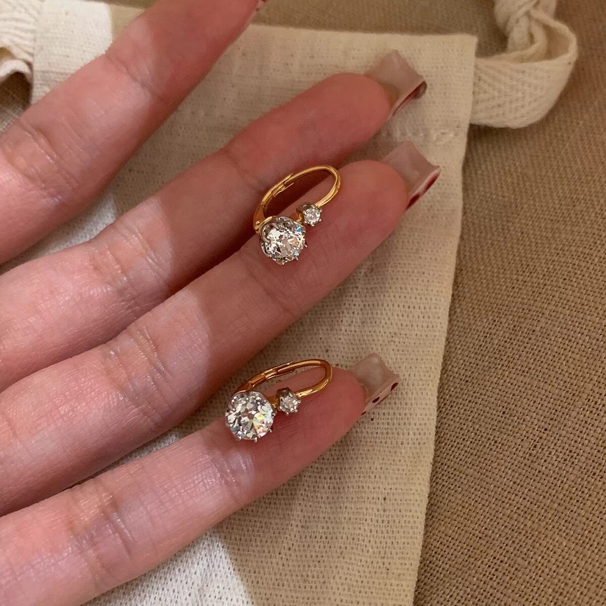 S925纯银超闪白锆歌特风爆闪耳圈小众独特设计级感气质耳环耳扣