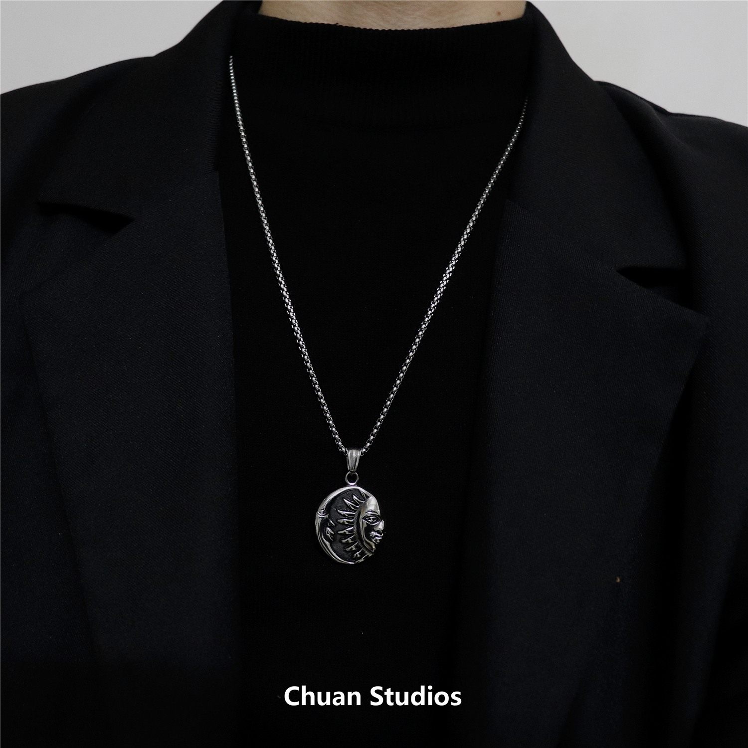 chuan/复古暗黑日月圆牌项链男ins网红土酷蹦迪欧美街头毛衣链女