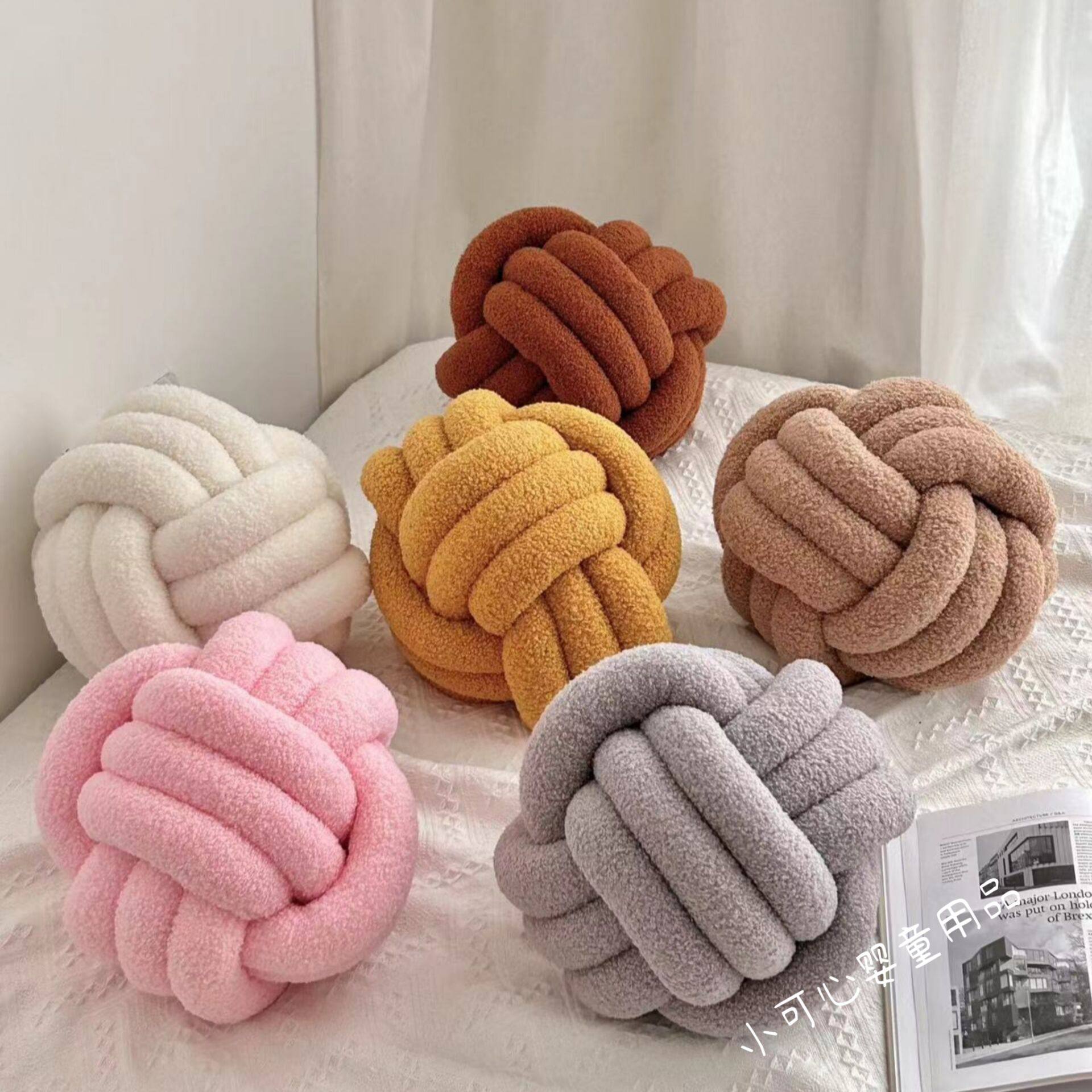 新款ins打结抱枕轻奢客厅沙发靠垫含芯儿童房间装饰品纯色毛绒球