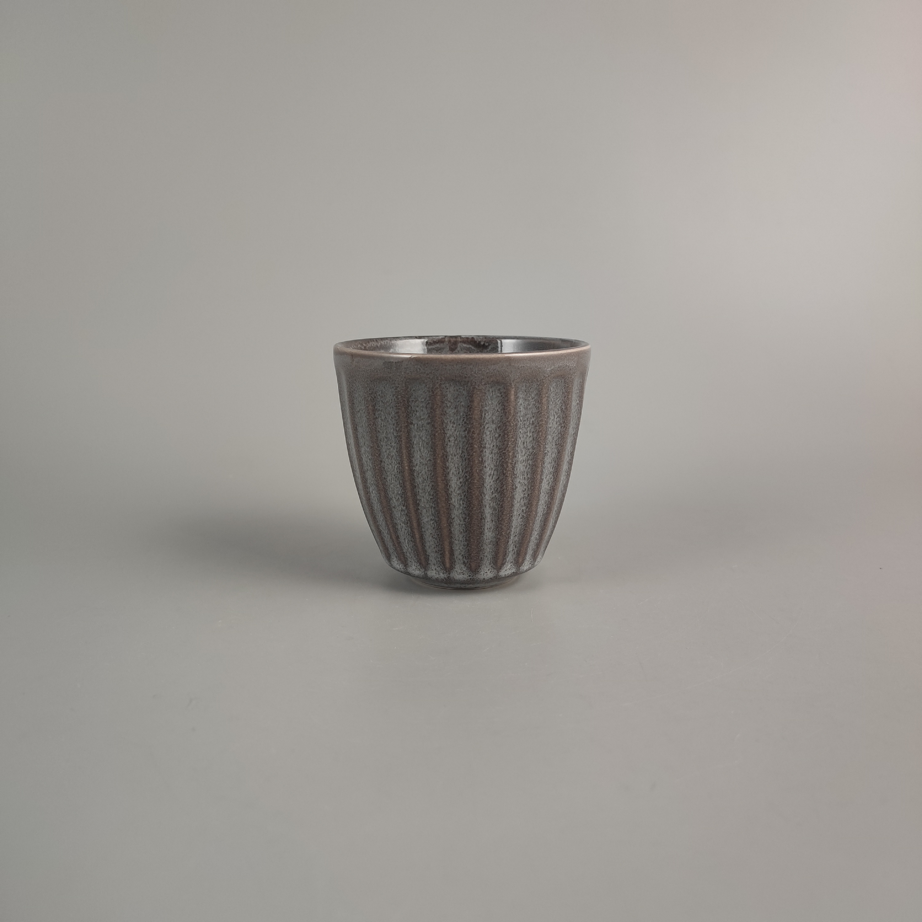 外贸出口尾单瑕疵陶瓷餐具日式复古浮雕条纹窑变釉茶杯汤吞无把杯