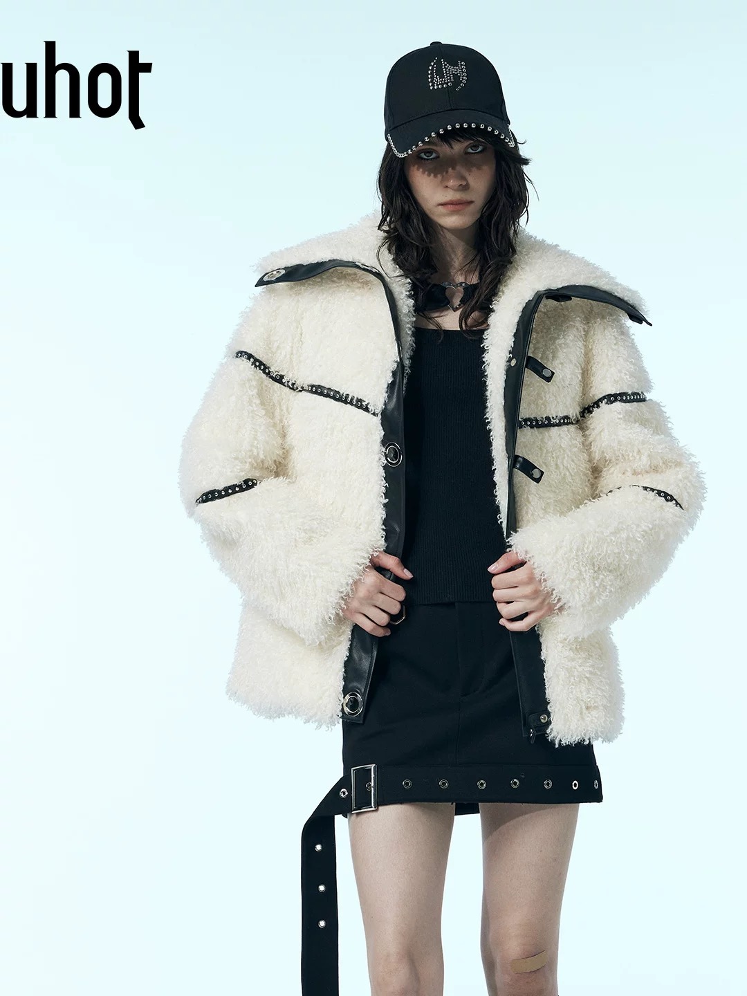 uhot/诱货黑白色环保皮毛绒感外套宽松箱型廓形奢感贵气UWWW2W140