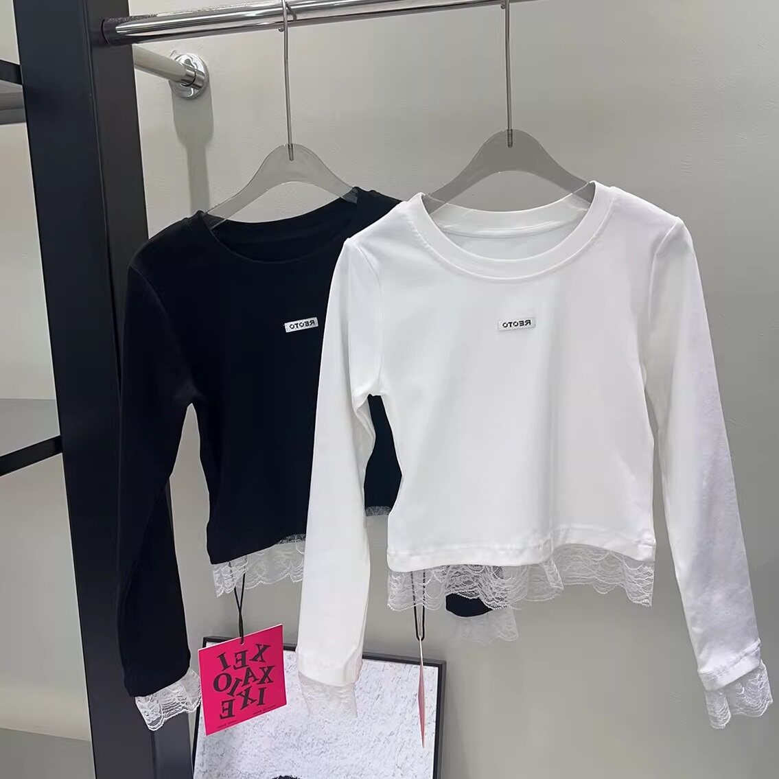 童装女童T恤衫长袖蕾丝边2026字母短款韩国黑白色上衣打底衫洋气