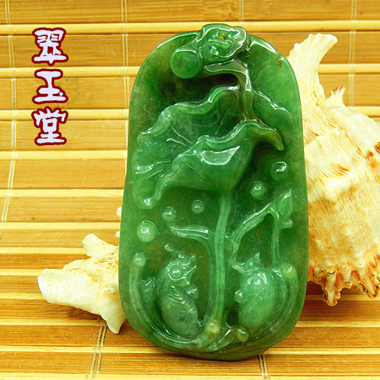 冰糯种绿色荷花鱼精雕吊坠原石