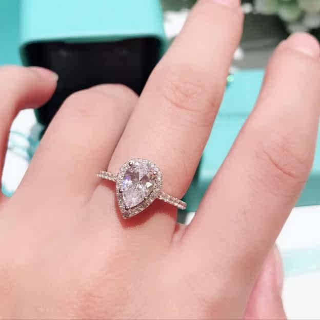 s925纯银梨形切割水滴克拉钻戒鸽子蛋求婚戒指进口仿真钻送人老婆