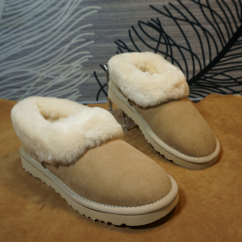 36-3新款短筒靴 真皮羊皮毛一体雪地靴  套脚冬季保暖女靴