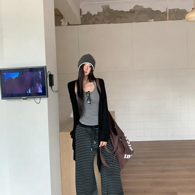 花花家-次次返中长款针织开衫+背心吊带+条纹撞色微喇休闲裤套装