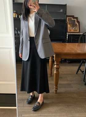ed格雷系灰色西装外套+醋酸小黑裙半裙