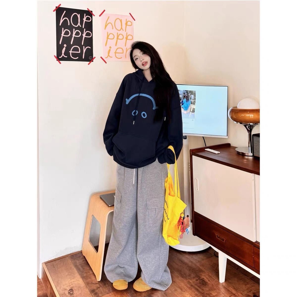 独特别致卫衣女款小个子韩系穿搭2024春季慵懒风表情印花连帽外套图片
