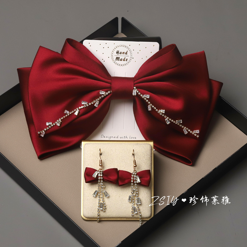 红色缎面蝴蝶结发夹简约高级感