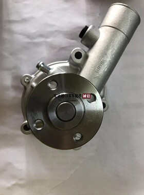 进口叉车配件 三菱柴油叉车发动机配件 三菱FD15-S4Q2散热水泵