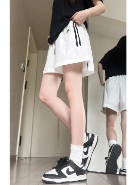 白色韩系速干刺绣运动短裤女夏季2026新款宽松显瘦休闲阔腿五分裤