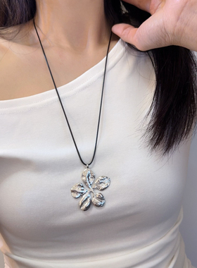 少女CEO新款韩系银色花朵长款项链小众设计精致锁骨链高级感配饰