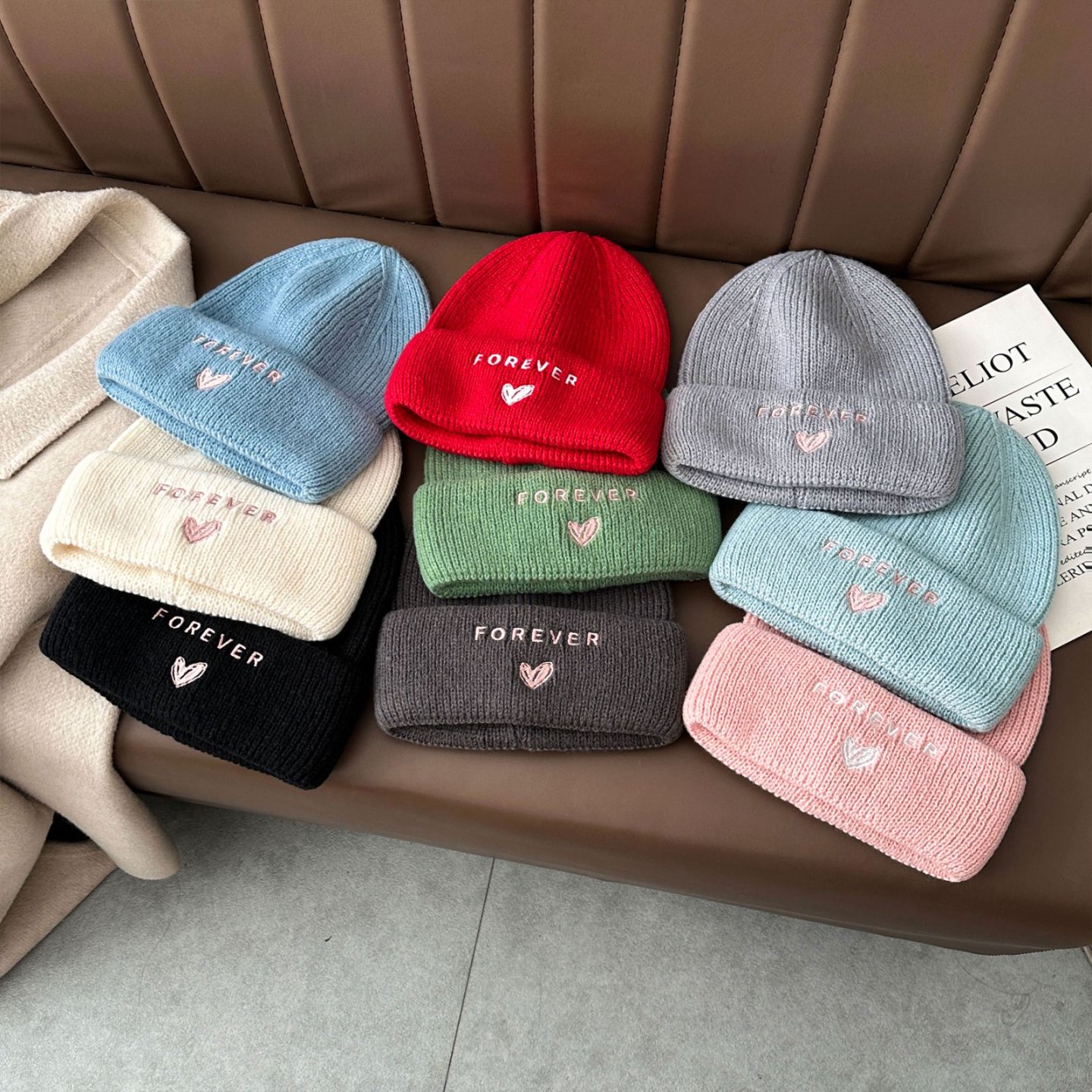 韩版新款字母刺绣秋冬保暖针织帽女户外毛线护耳帽显脸小套头帽潮