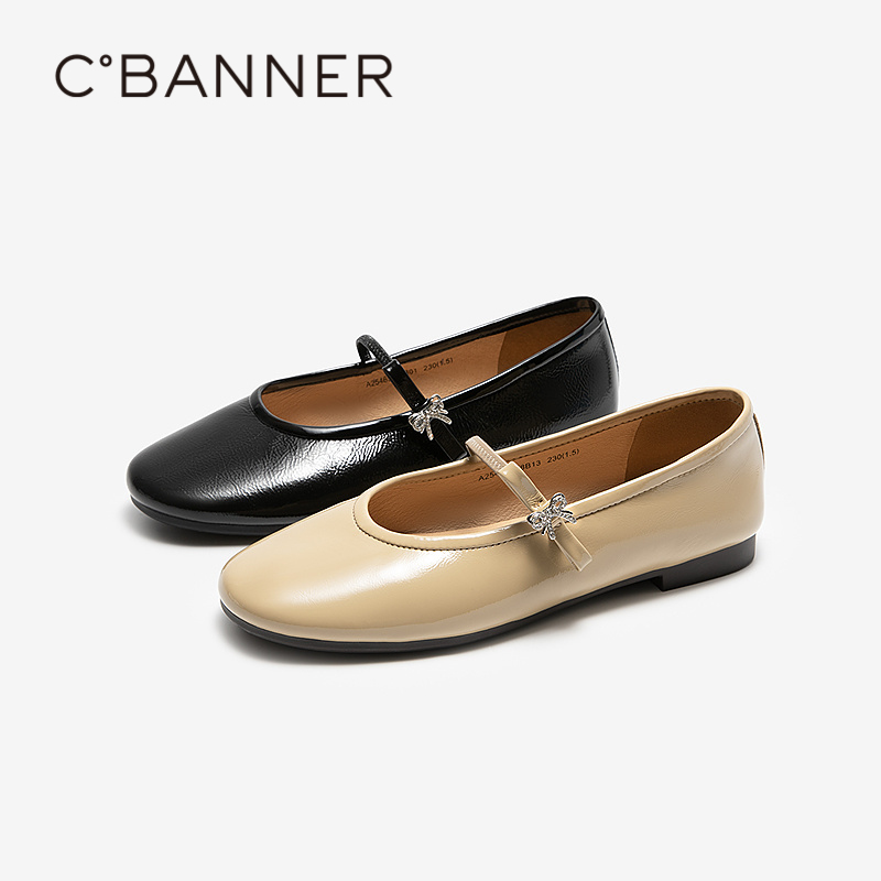 质感牛皮鞋面 呈现轻微褶皱和自然光泽