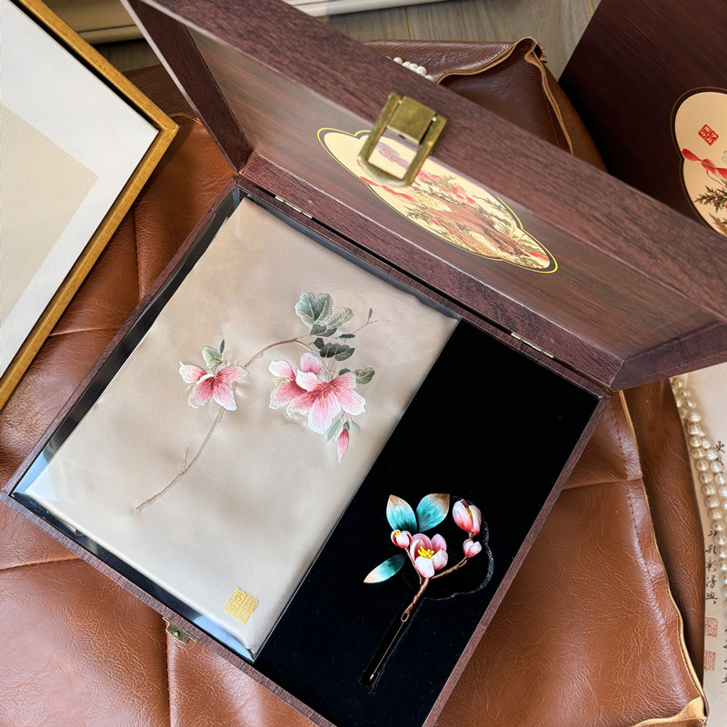 手工刺绣丝巾礼品送长辈领导客户