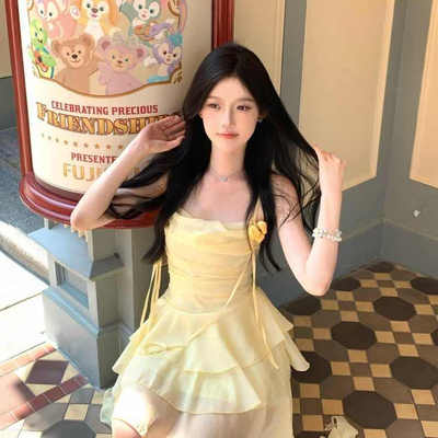 纯欲风辣妹黄色荷叶边吊带连衣裙