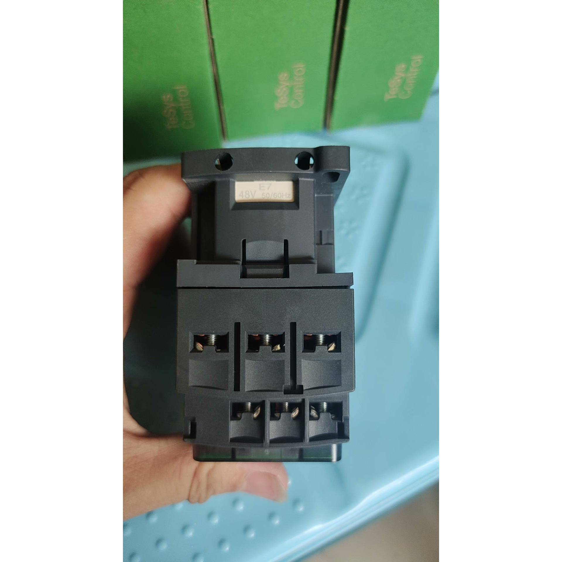 施耐德交流接触器LC1D12E7C AC48V 5个