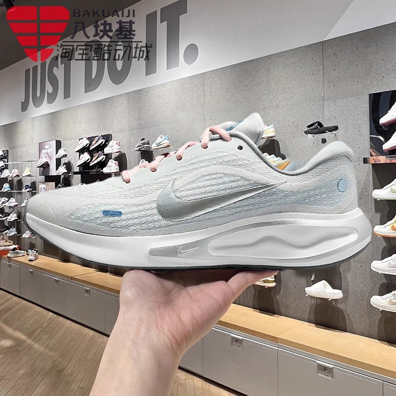 耐克女鞋灰银舒适缓震休闲跑步鞋