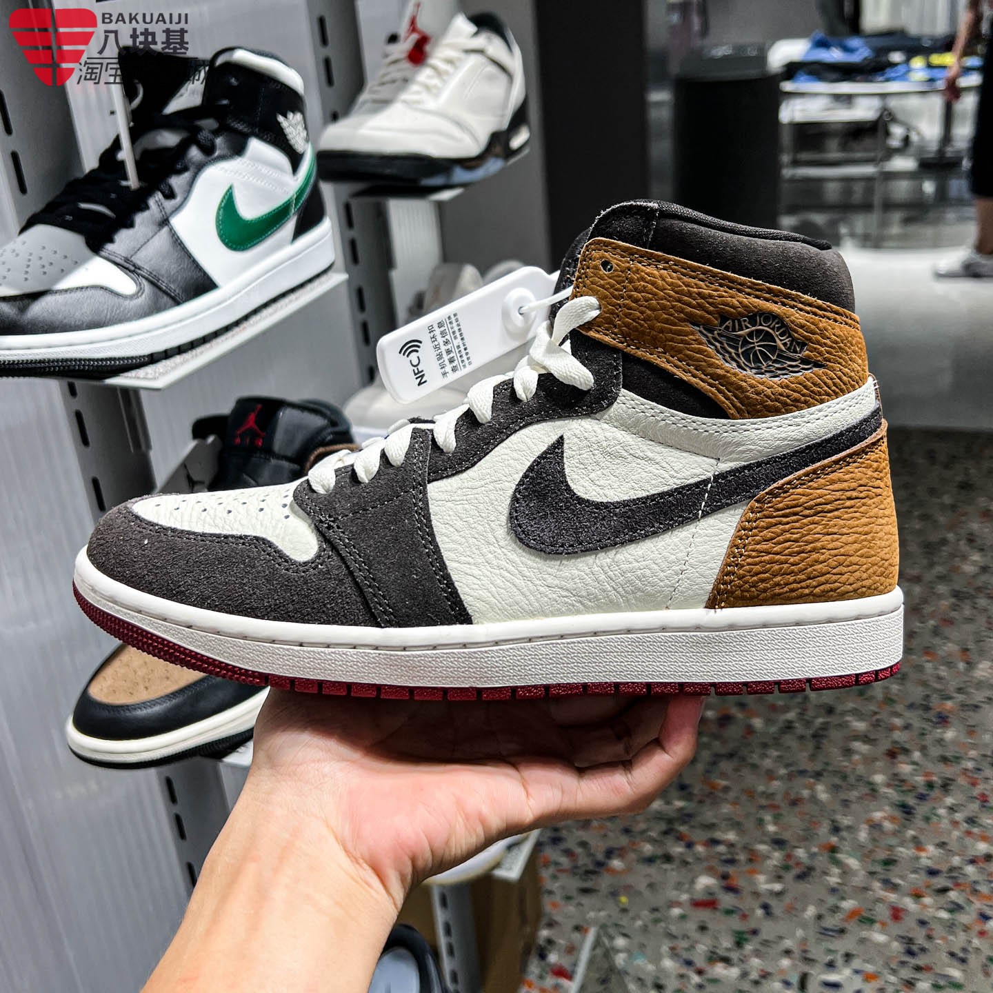 NIKE耐克男鞋2026秋季Jordan AJ1经典黑金高帮篮球板鞋DZ5485-201