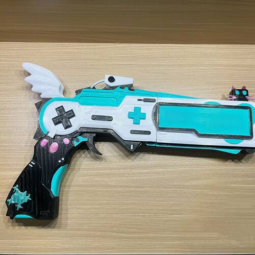 鸣潮周边cos琳奈手枪play