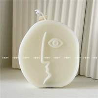 Белое круглое лицо