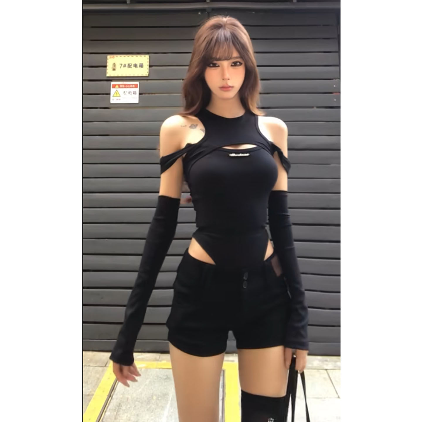 纯欲辣妹黑色不规则设计肩带连体衣女修身性感显瘦打底内搭上衣潮