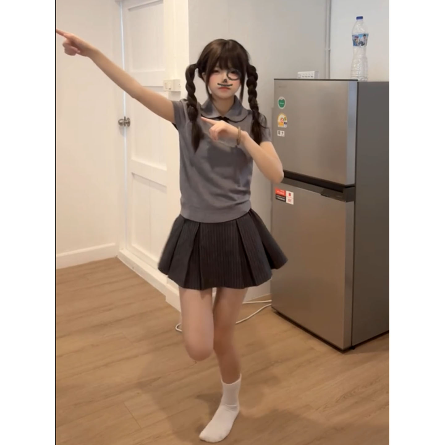 灰色学院风穿搭套装女修身娃娃领T恤上衣+高腰条纹半身裙两件套潮