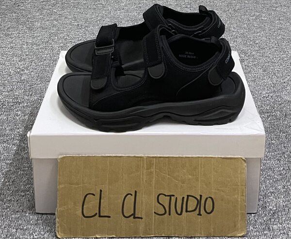 Сейчас в наличии COMME DES GARÇONS HOMME CDG на липучках сандалии