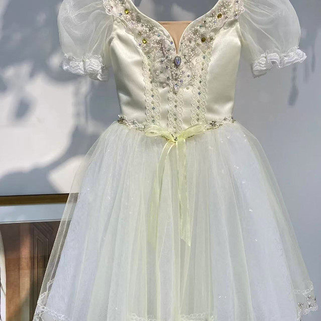 淡黄色克拉拉变奏演出服胡桃夹子天鹅湖独奏葛蓓莉亚吉赛尔蓬蓬裙