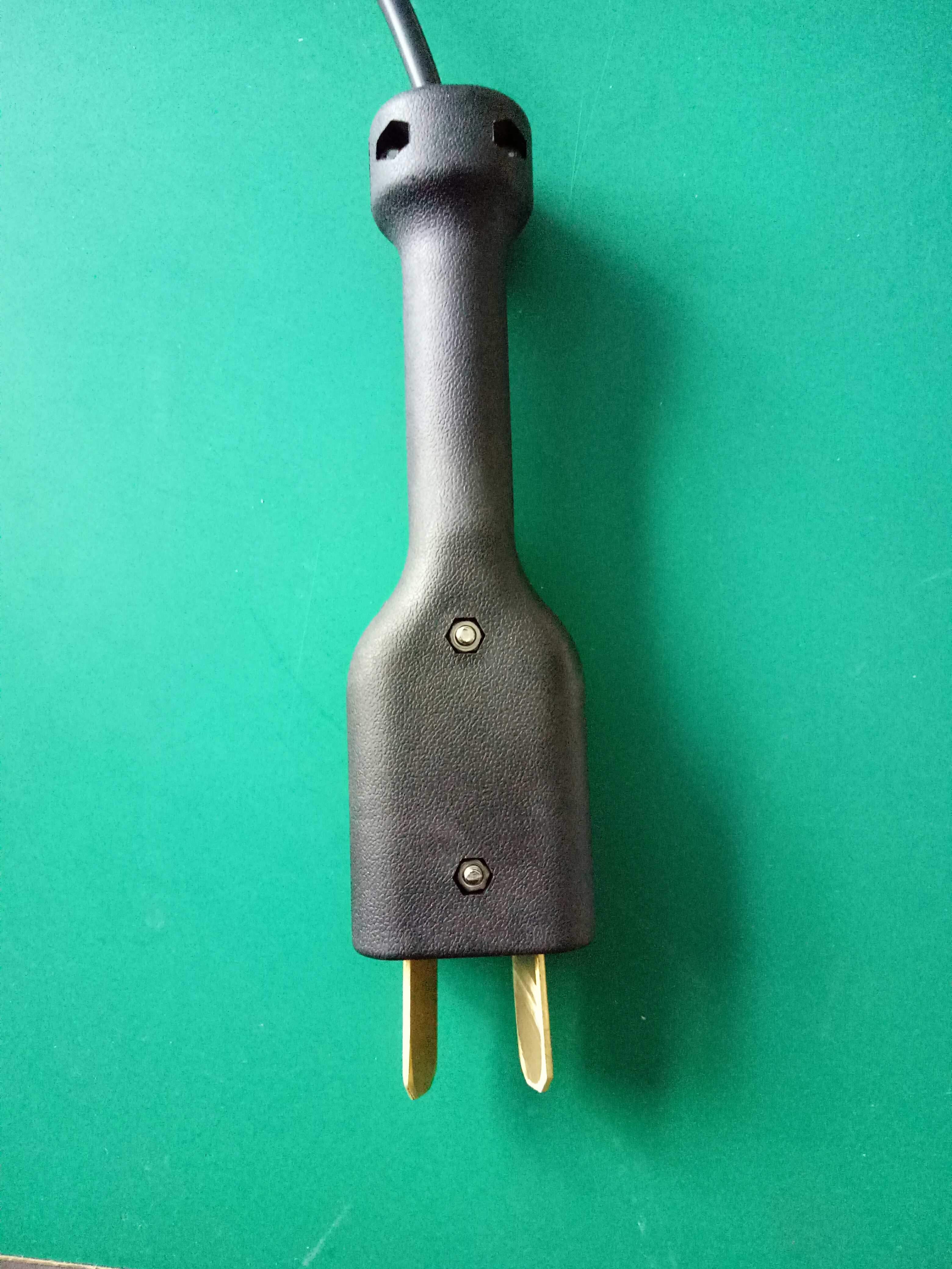 电动车车主必看！八字充电插头选对了吗？别让爱车“饿肚子”