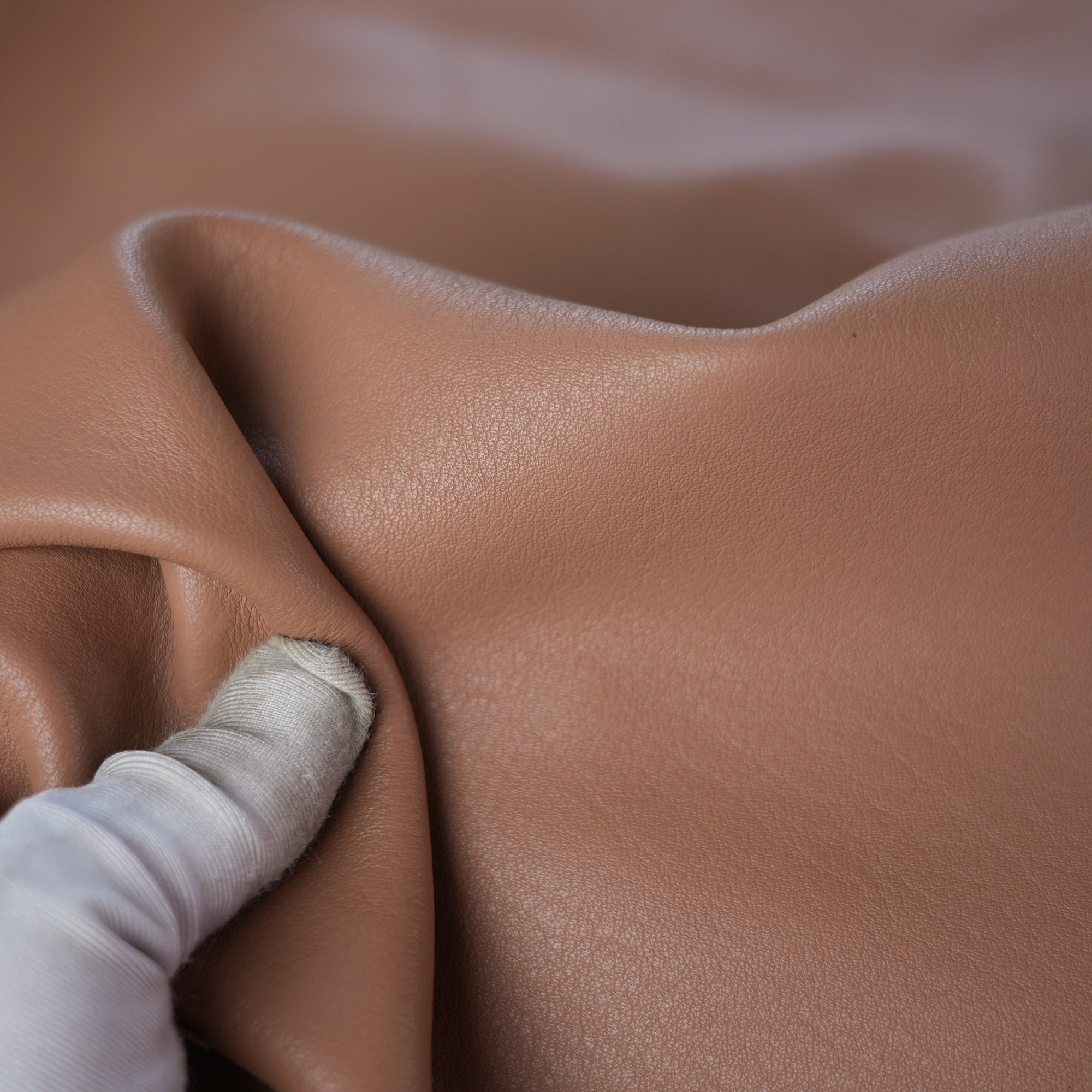 ecco爱步原厂玫瑰茶粉色纳帕摔纹1.5mm头层包包手账沙发牛皮皮料