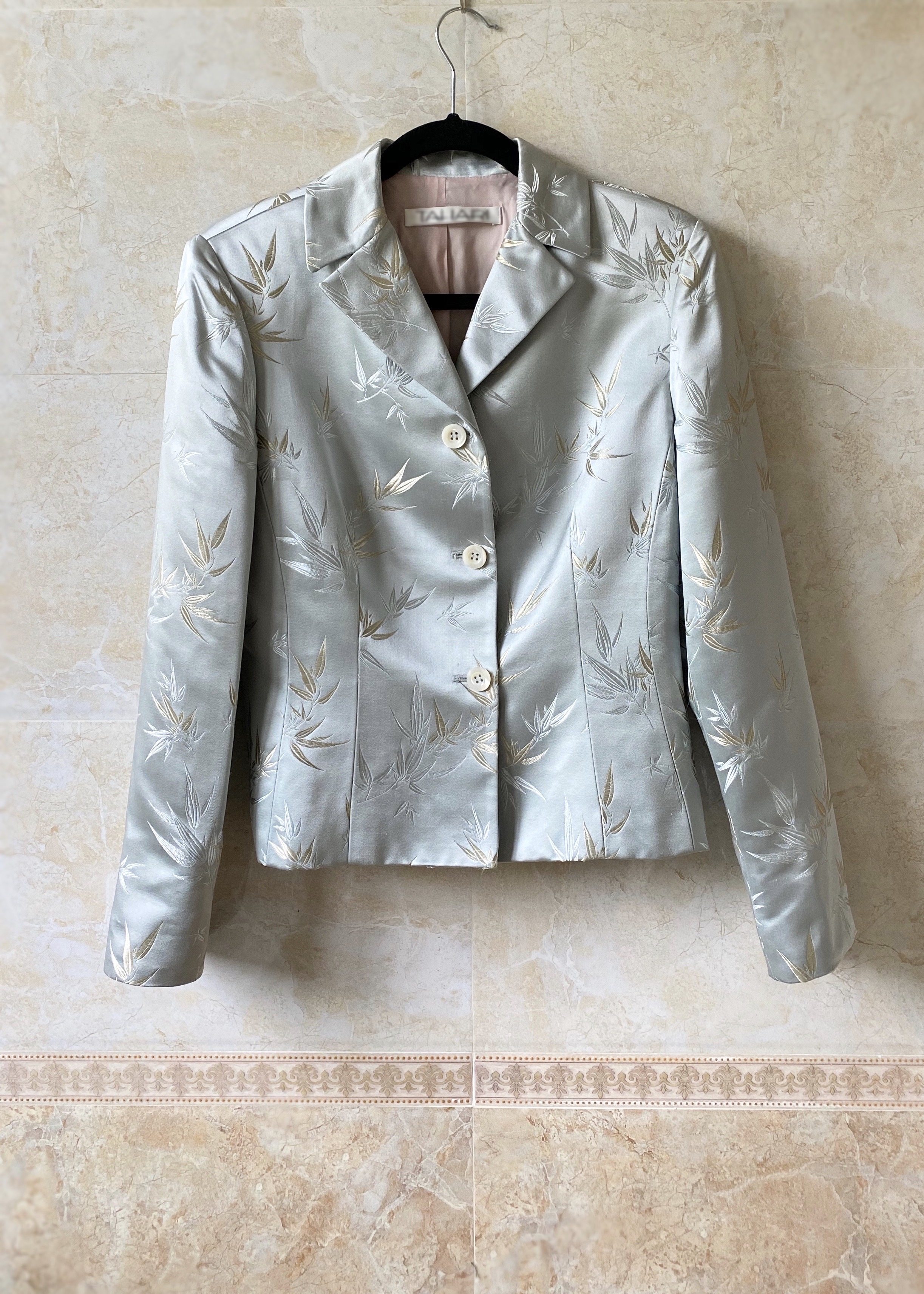 盛唐国粹冰蓝色调名牌塞纳河畔风吹竹林浅色绸缎西服高端 vintage