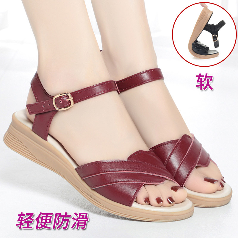 凉鞋女2026夏季新款平底软底舒适妈妈鞋大码41-43牛筋底防滑鞋子